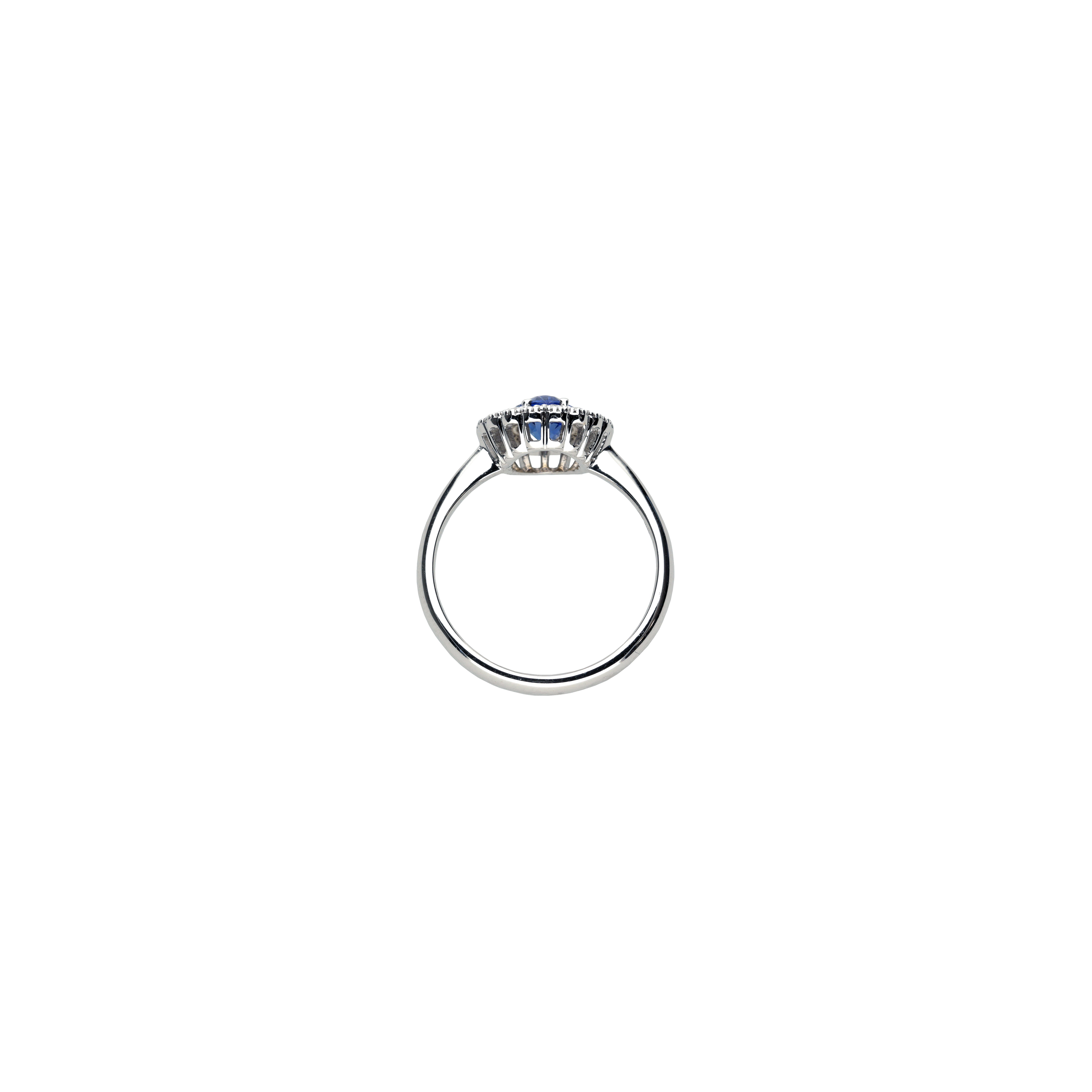 ANELLO IN ORO BIANCO CON ZAFFIRO BLU CENTRALE E DIAMANTI BIANCHI - 412-43690-6-5