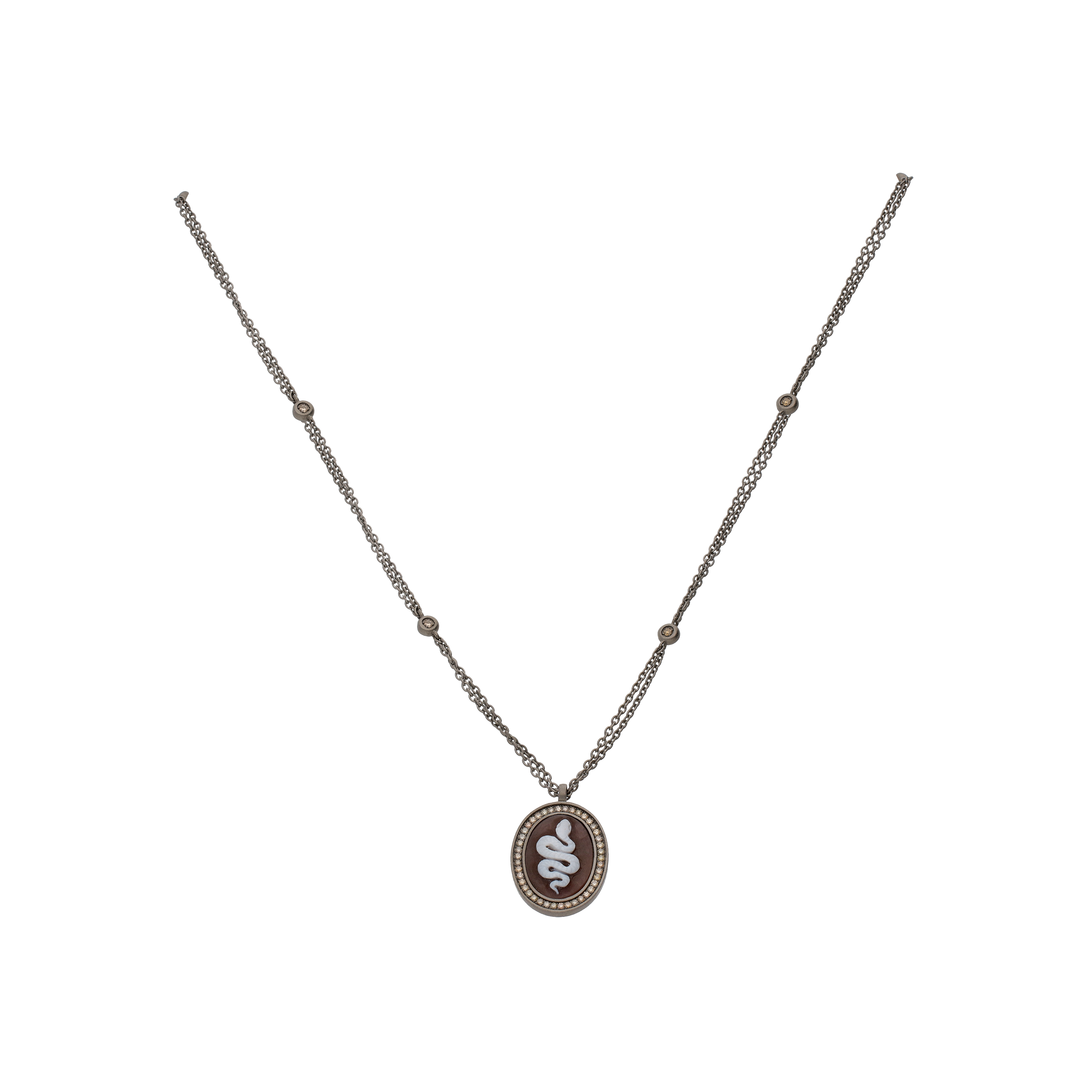 COLLANA IN TITANIO SABBIATO FINE CON CIONDOLO CAMMEO SERPENTE E CONTORNO DI DIAMANTI BROWN - SCO9SDBR