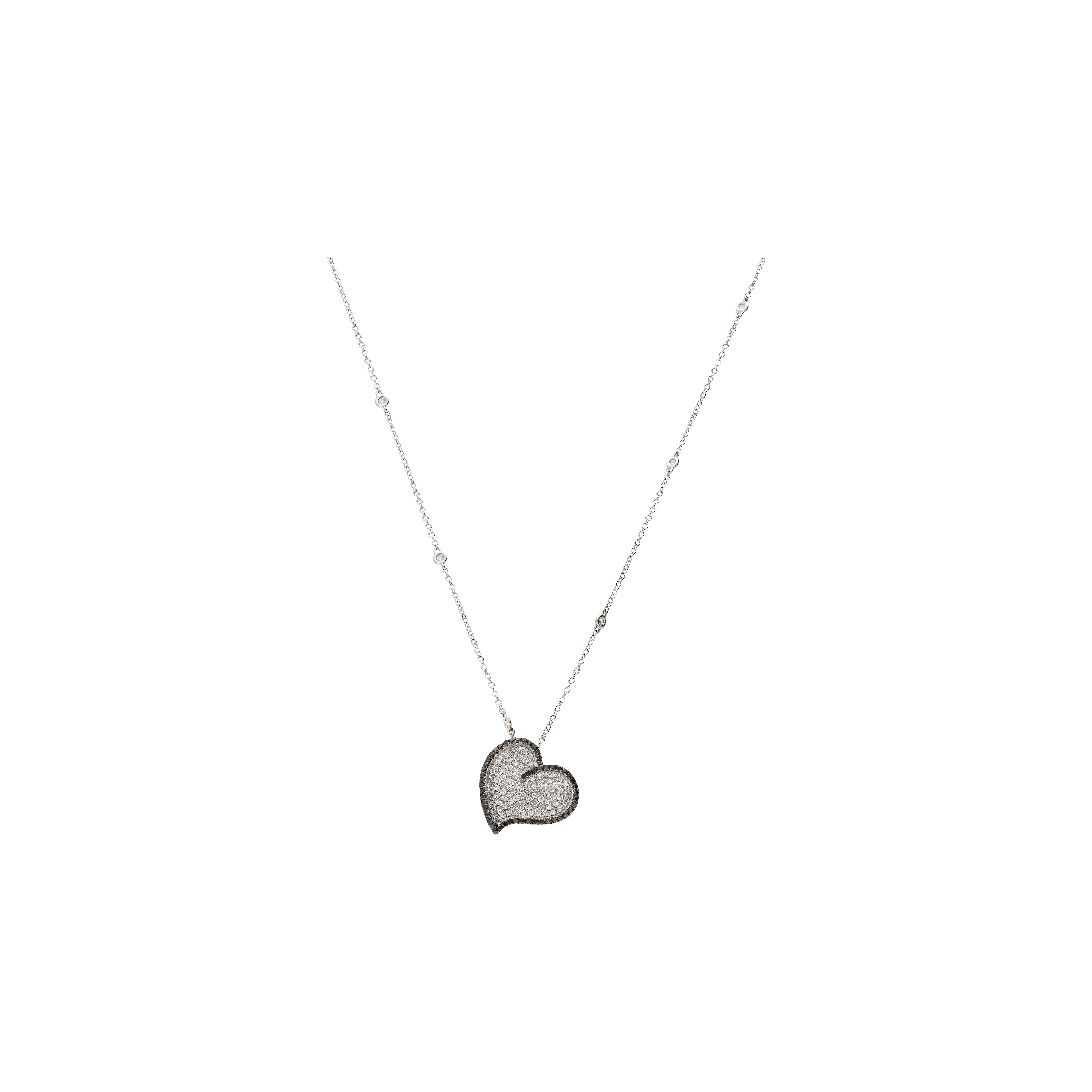 COLLANA IN ORO BIANCO E DIAMANTI CON PENDENTE CUORE IN PAVÉ DI DIAMANTI BIANCHI E BORDO IN DIAMANTI NERI - BACO0060