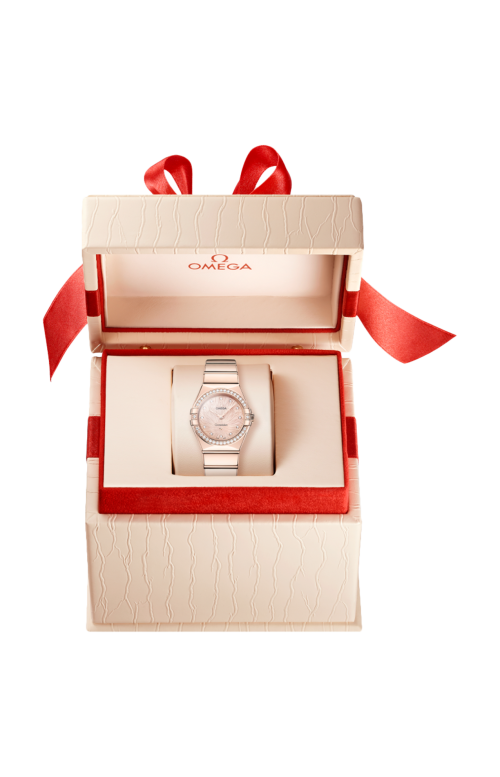 Accedi alla scheda di Omega CONSTELLATION 28 MM, ORO SEDNA&trade; SU ORO SEDNA&trade; - 131.55.28.60.60.001